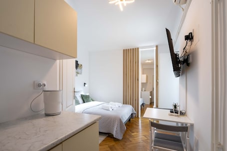 Standard Room | 1 bedroom, soundproofing, free WiFi