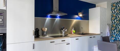 Kühlschrank, Mikrowelle, Ofen, Geschirrspüler