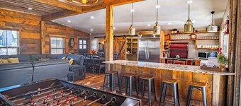 Pieper Mansion - Historic Charm & Modern Comfort!