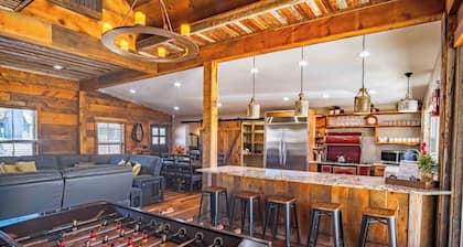 Pieper Mansion - Historic Charm & Modern Comfort!