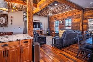 Interior - Pieper Mansion - Historic Charm & Pickle ball court! (Payson)