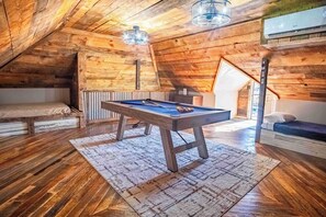 Games room - Pieper Mansion - Historic Charm & Modern Comfort! (Payson)