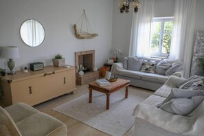 House | 3 bedrooms, desk, Internet
