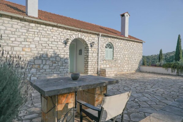 Casa | 3 camere, una scrivania, Internet