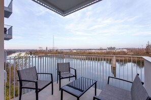 Property grounds - River Escape - Amazing Views Free Parking Walk to Broadway and Bridgestone Area Elevator Stunning Condo (Nashville)