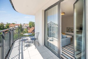 Unclassified image, 3 of 29, button