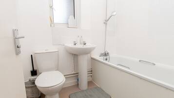 Apartment | Bathroom | Combined shower/bathtub, deep-soaking bathtub, hair dryer, towels