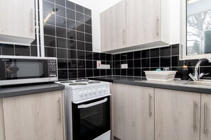 Private kitchen - Stunning 1-bed Entire Apartment in Teddington (Teddington)