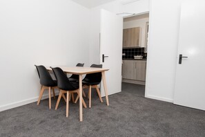 Apartment | Dining - Stunning 1-bed Entire Apartment in Teddington (Teddington)