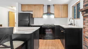 KĂŒhlschrank, Mikrowelle, Ofen, Herdplatte