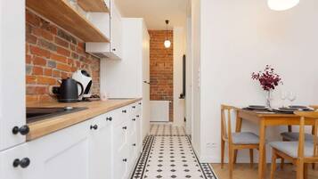 Kylskåp, mikrovågsugn, ugn och spishäll