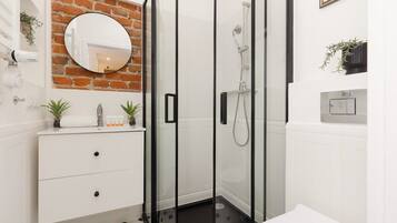 Shower, hair dryer, shampoo
