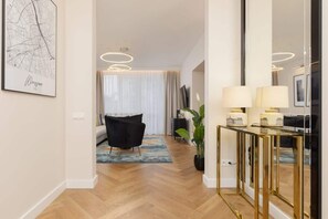 TV - Foksal 12/14 | Residence LUX Blue Moon | Warsaw (Warszawa)