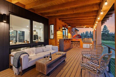 Stillwater River Lodge Mtn Modern Waterfront Home near Glacier National Park