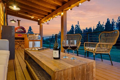 Stillwater River Lodge Mtn Modern Waterfront Home near Glacier National Park