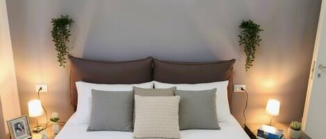 Basic Apartment | 1 bedroom, iron/ironing board, bed sheets