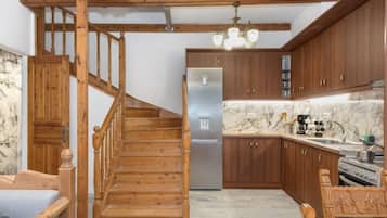 KylskÄp, mikrovÄgsugn, ugn och spishÀll