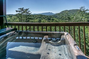 Outdoor spa tub - Dream Catcher | By Colonial Properties (Sevierville)