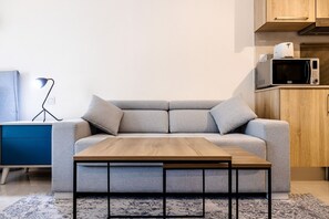 Estudio de diseño | Zona de estar | Smart TV de 55 pulgadas con canales por cable, Netflix