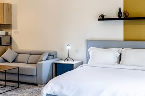 Individually furnished, iron/ironing board, free WiFi - Tanin - Sleek Studio in AG Tower with Canal Views (Dubai)