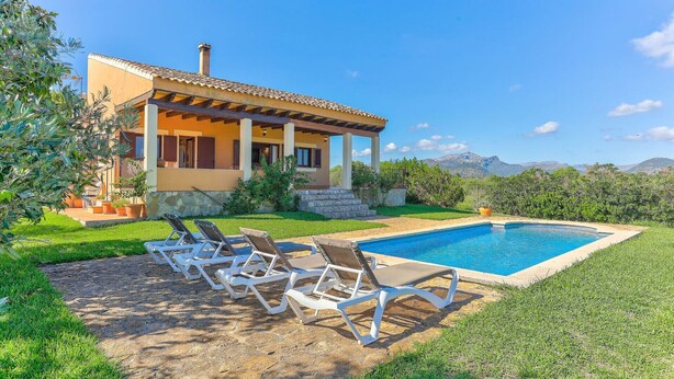 A villa with a swimming pool, outdoor seating, and a view of mountains. - S'Albufereta by Rentallorca (Alcúdia)