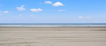 TreeHouse Lodge, Walk to Beach, Pet-Friendly 101