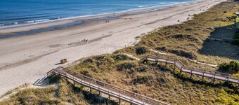 TreeHouse Lodge, Walk to Beach, Pet-Friendly 101