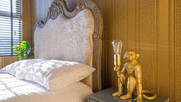 House | 4 bedrooms, free WiFi, bed sheets