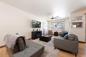 Smart TV - Crimson Cliff 2ownhome - Views - 4 Miles to Downtown - Central AC (30+ Stay) (Durango)