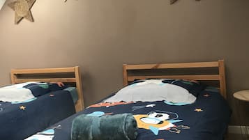 6 slaapkamers, een strijkplank/strijkijzer, reisbedje, gratis wifi