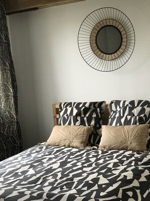 6 bedrooms, iron/ironing board, travel crib, free WiFi