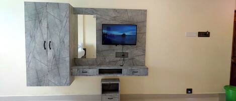 Deluxe Room | Premium bedding, desk, free WiFi, bed sheets