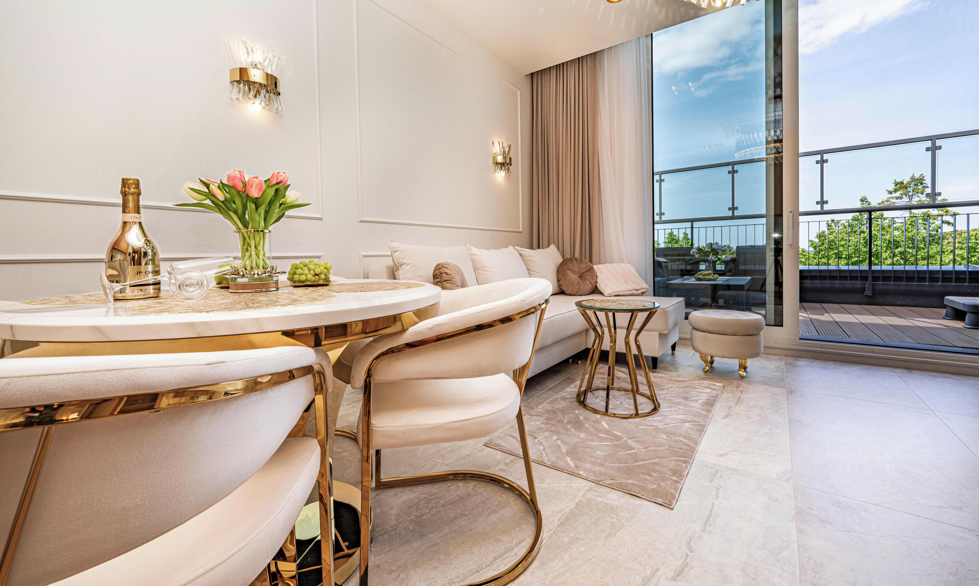 Luxury-Penthouse, Whirlpool, Meerblick | Zimmersafe, individuell dekoriert, individuell eingerichtet