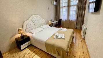 Standard-huone, 1 parisänky | Työpöytä, äänieristys, ilmainen Wi-Fi, vuodevaatteet