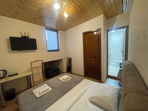 Kamar Basic, 1 Tempat Tidur Queen, pemandangan kota | Meja kerja, kedap suara, Wi-Fi gratis, dan seprai linen
