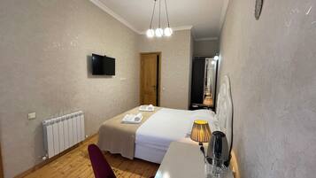 Standard Room, 1 Double Bed | Desk, soundproofing, free WiFi, bed sheets