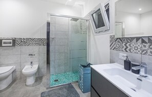 淋浴设施、吹风机