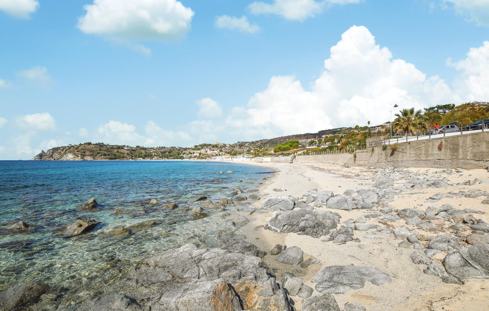 在海灘附近、釣魚