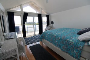 4 bedrooms, iron/ironing board, WiFi - Water View Home With Direct Beach Access (2356) (Yarmouth)
