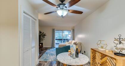 Quaint Sarasota Condo: 4 Mi to Siesta Key Beach!