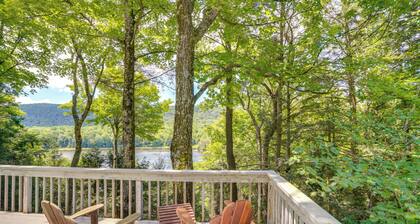 Great Barrington Lakeside Getaway w/ Kayak & Grill