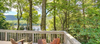 Great Barrington Lakeside Getaway w/ Kayak & Grill