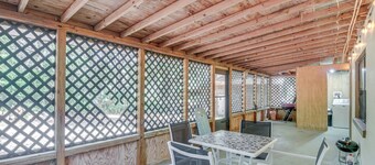 Patio & Grill: Idyllic Sorrento Vacation Home!