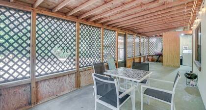 Patio & Grill: Idyllic Sorrento Vacation Home!