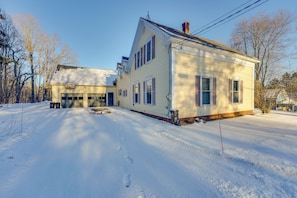 Interior - Fireside Winter Escape: Spacious Wilton Getaway (Wilton)