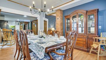 House (4 Bedrooms) | Interior