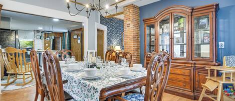 House (4 Bedrooms) | Interior