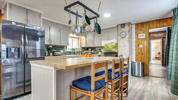 House (4 Bedrooms) | Front of property