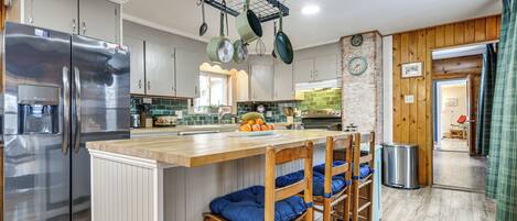 House (4 Bedrooms) | Front of property