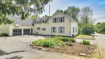 House (4 Bedrooms) | Front of property